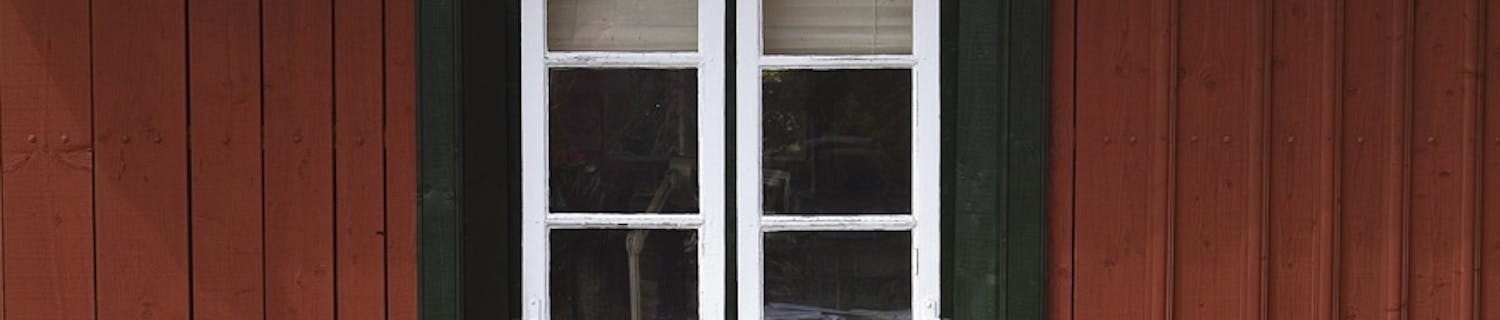 Falu Rödfärg håller i många år utan att falna Falu Rödfärg håller i många år utan att falna.